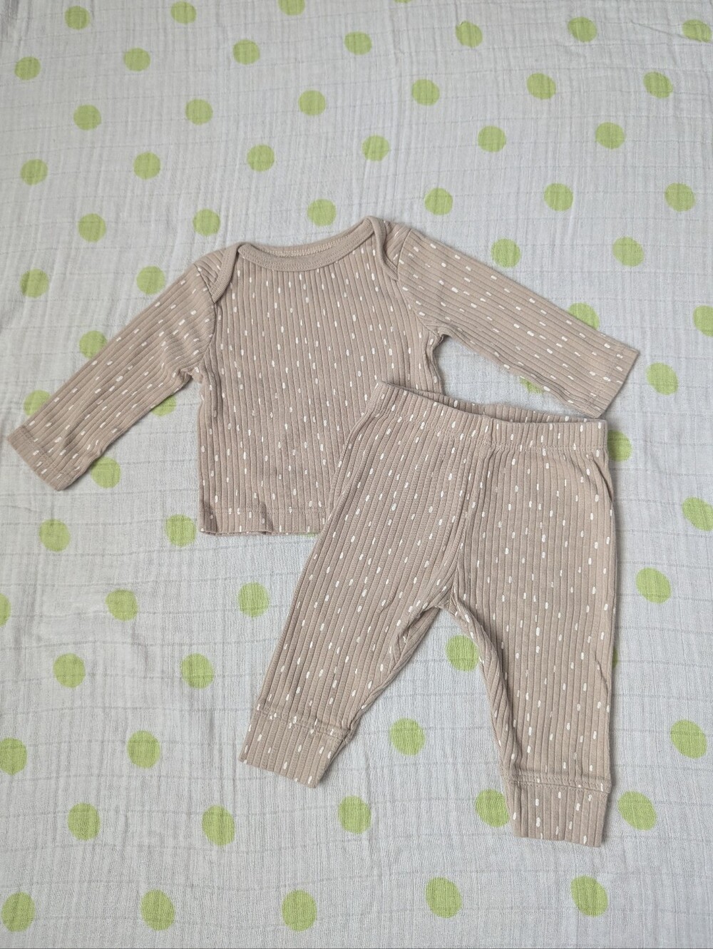 Ribbed Tan w/ White Dots Set